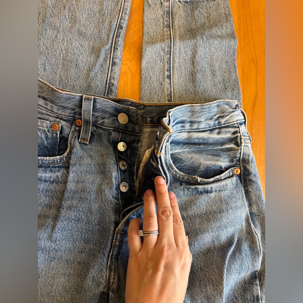 Levi’s 501 High Rise Button Up Jeans - Picture 2 of 5